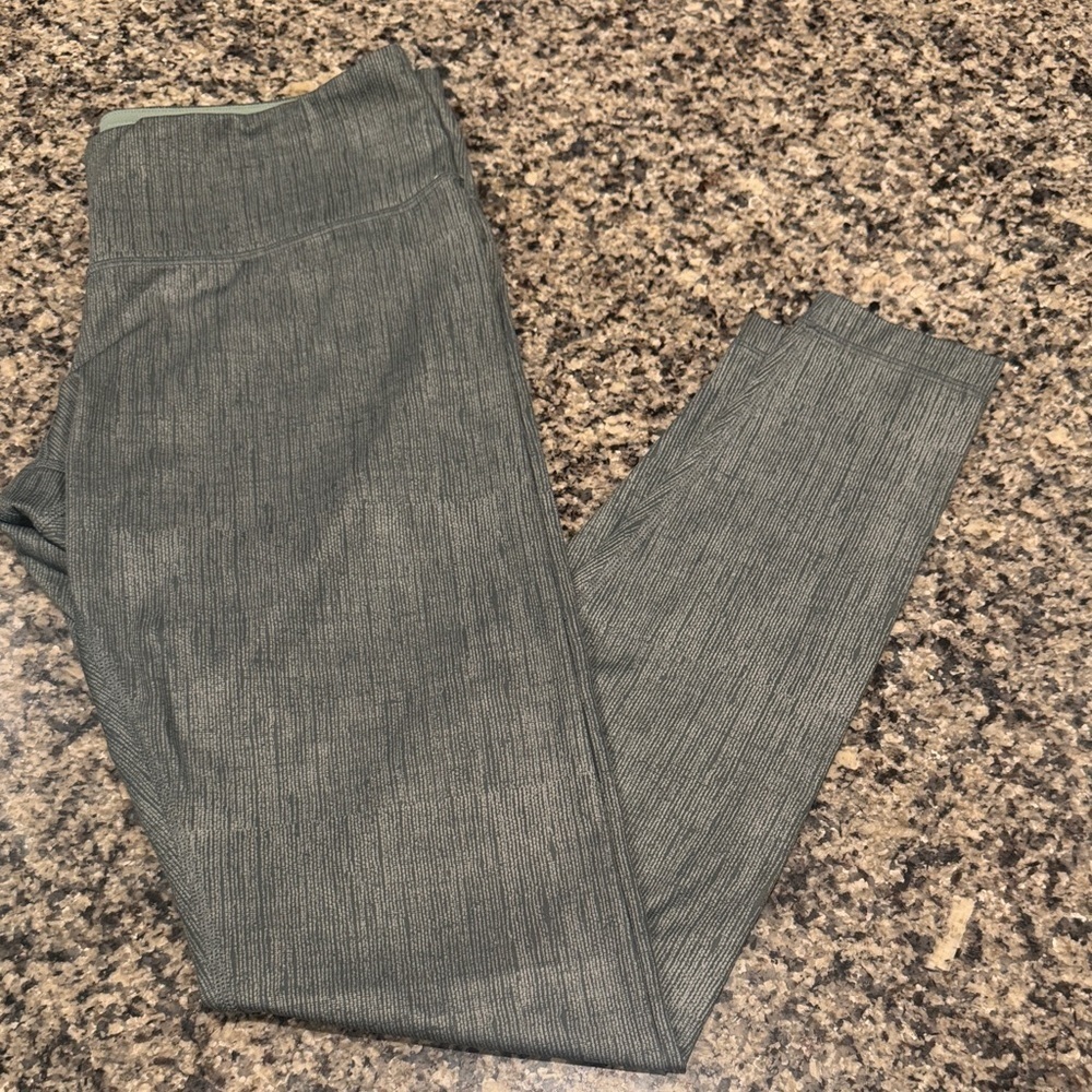 BNWOT Lululemon athletica Green Leggings Size 10